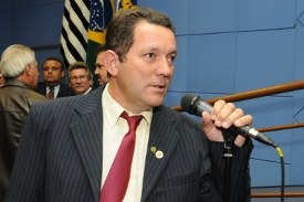 Plenário derruba veto do prefeito a projeto de Zé do Gelo