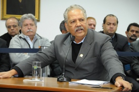 Prefeito surpreende e decide depor na Câmara