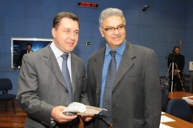 Secretários estarão na Câmara para discutir projeto das antenas