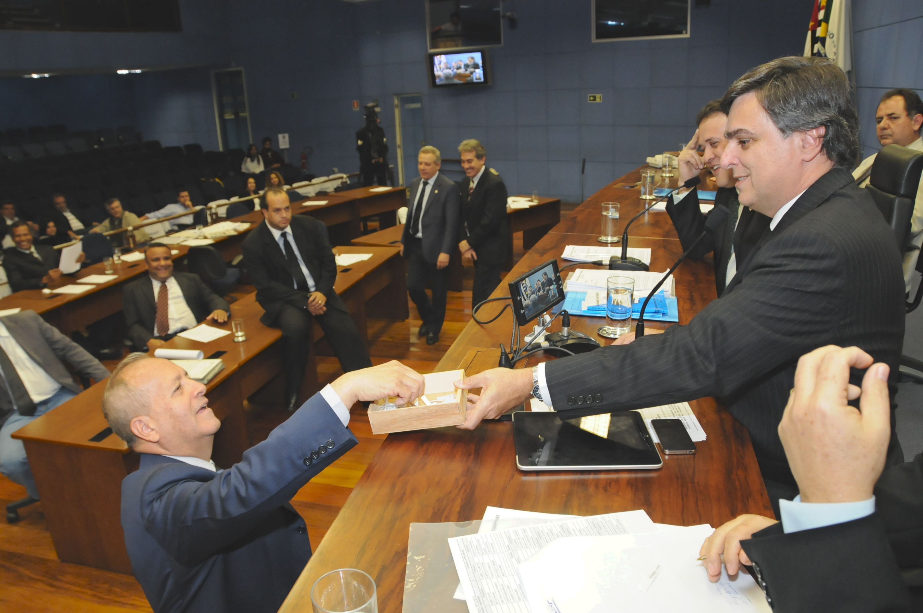Seis projetos estão na pauta desta segunda-feira