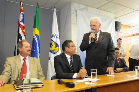 Sellin representa Câmara na posse do novo secretário de Educação