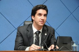 Sindivarejista apresenta projeto social na Câmara