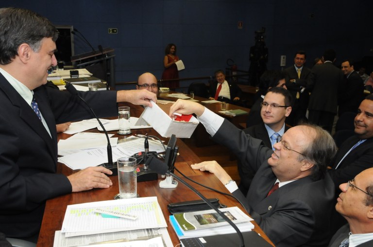 Sorteio define membros da CPI dos Radares