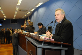 Vereador protesta contra demora na entrega de documentos