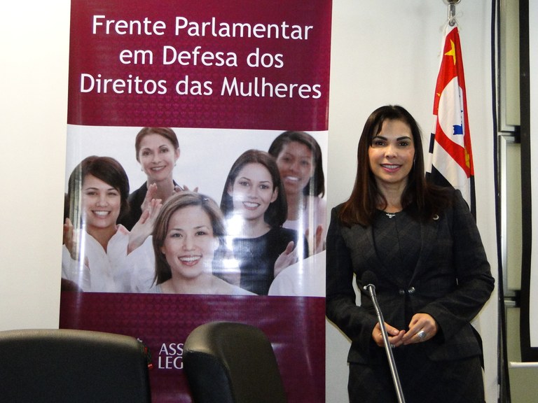 Vereadora participa do Relançamento da Frente Parlamentar em  Defesa dos Direitos das Mulheres 