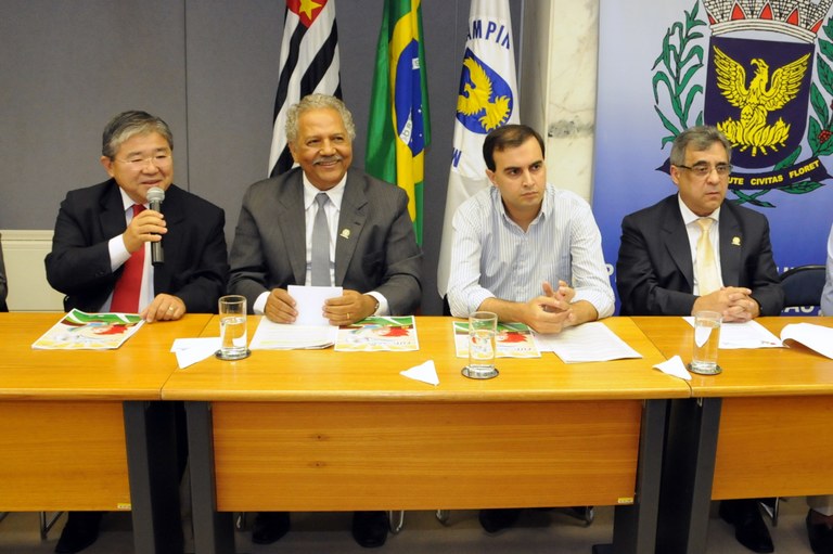 Vereadores participam do lançamento do Torneio Internacional de Futebol