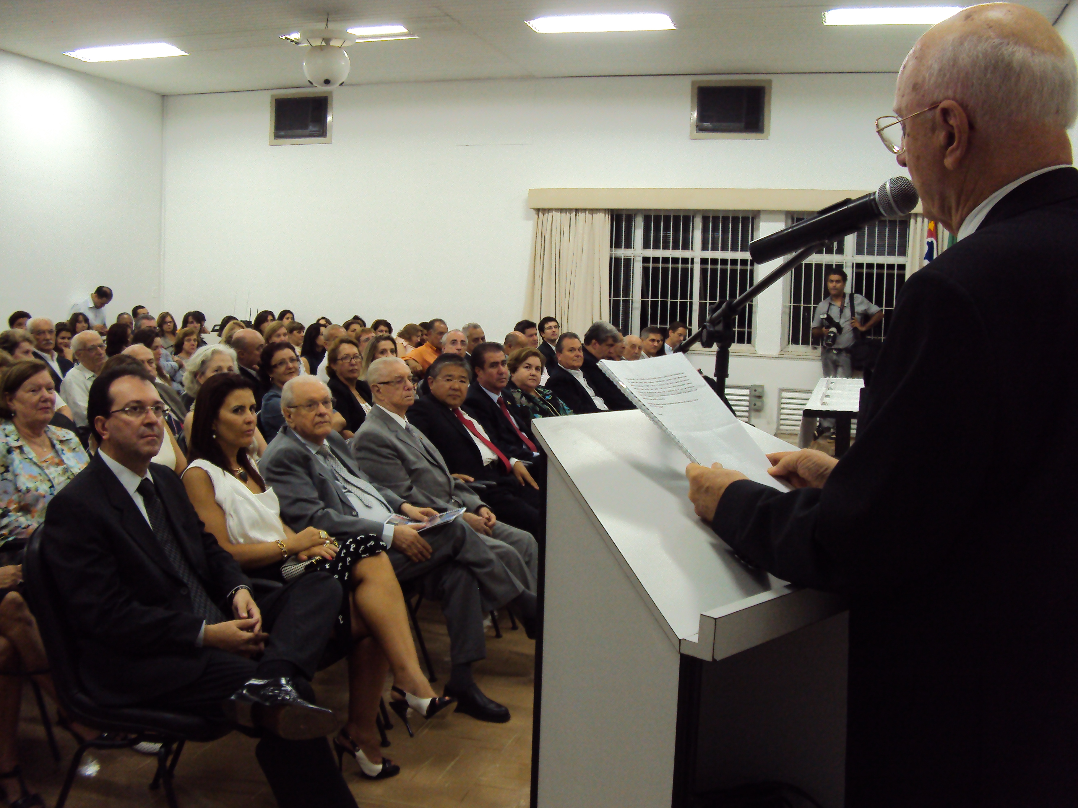 Yabiku representa a Câmara na posse do Conselho e Diretoria da FEAC