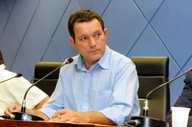 Zé do Gelo questiona Emdec sobre medidas preventivas de acidentes em avenidas