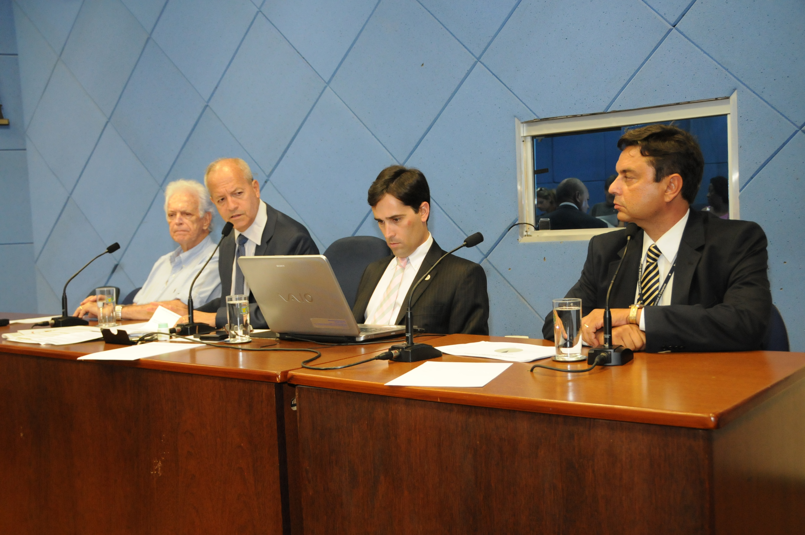 CPI da Saúde ouve depoimento de usuário do SUS