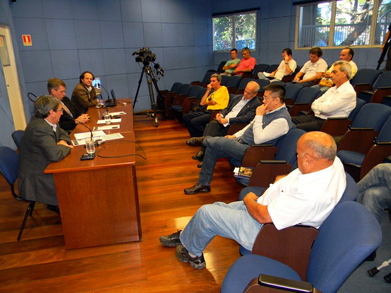Debate discute revisão das leis municipais dos idosos