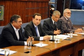 Demétrio diz que Hélio e Rosely deveriam depor e explicar denúncias