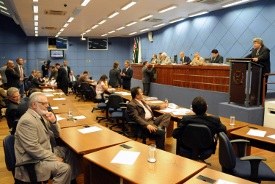Dez projetos estão na pauta de segunda-feira (23/04)