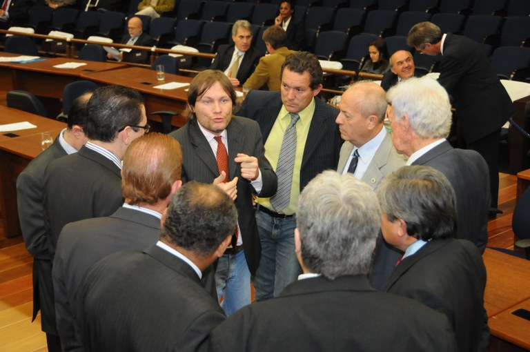 Dezessete projetos estão na pauta desta quarta-feira (13/06)