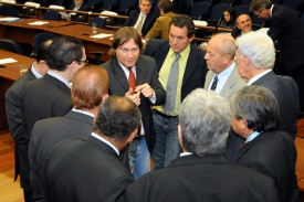 Plenário da Câmara adia votação do relatório final da CPI da Saúde