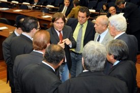Plenário da Câmara adia votação do relatório final da CPI da Saúde