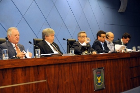 Secretário aposta em arrecadação futura para inflar orçamento