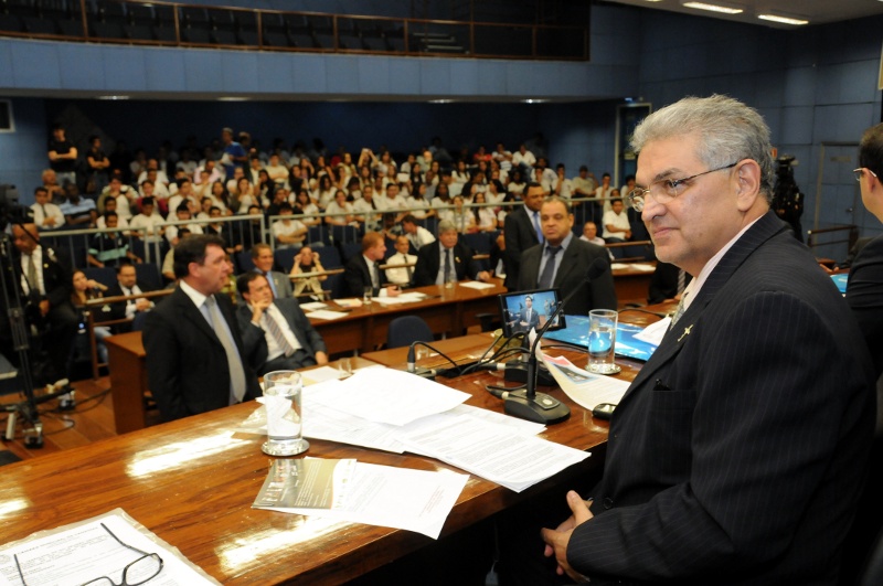 Alunos do Ensino Médio participam de sessão da Câmara