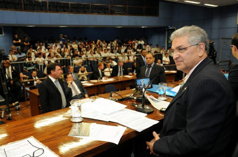 Alunos do Ensino Médio participam de sessão da Câmara