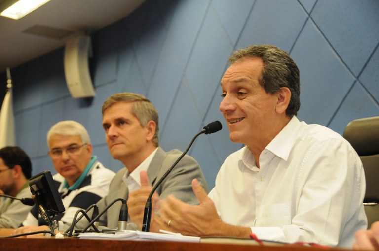 Câmara debate volta de trens de passageiros 