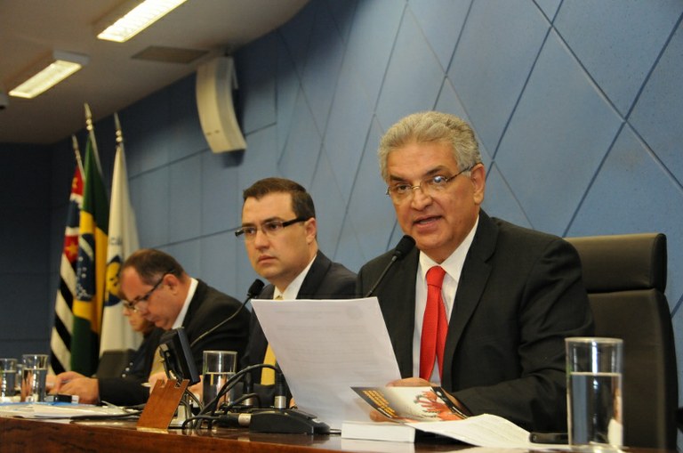   Câmara faz diligência para apurar capacidade de fornecedor de computadores