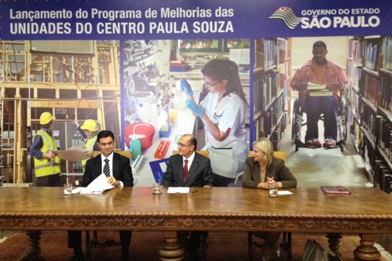 Campos participa de evento que liberou recursos para o Bento Quirino