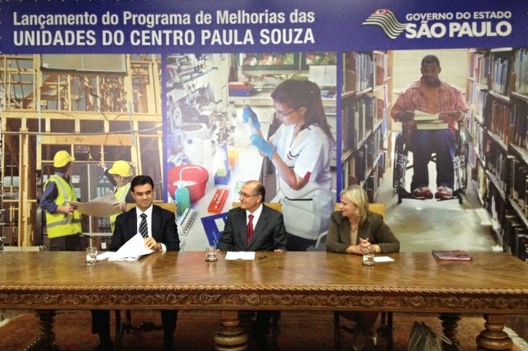 Campos participa de evento que liberou recursos para o Bento Quirino