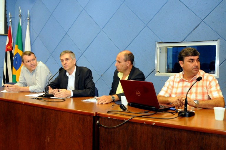   Comissão de Ciência e Tecnologia ouve sindicato de pesquisadores
