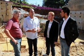 Comissão vistoria cratera após incidente em obra