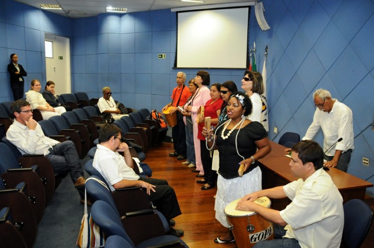 Instituto dos Cegos conhece rotina da Câmara Municipal