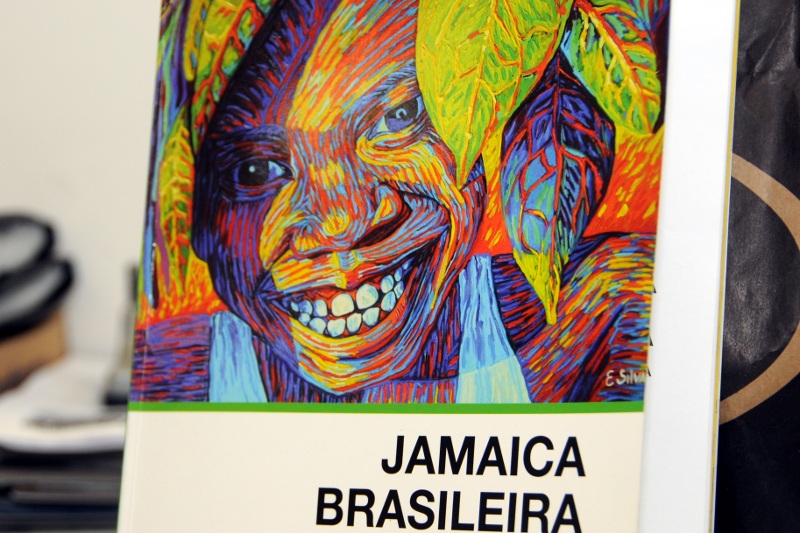  Manifesto antirracista, livro mistura artes plásticas e poesia 