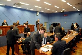 Oito projetos estão na pauta desta quarta-feira (14/08)