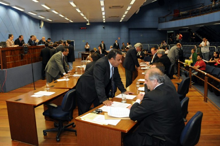 Oito projetos estão na pauta desta quarta-feira (16/10)