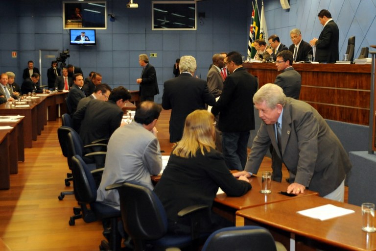 Orçamento de 2014 é aprovado com duas emendas