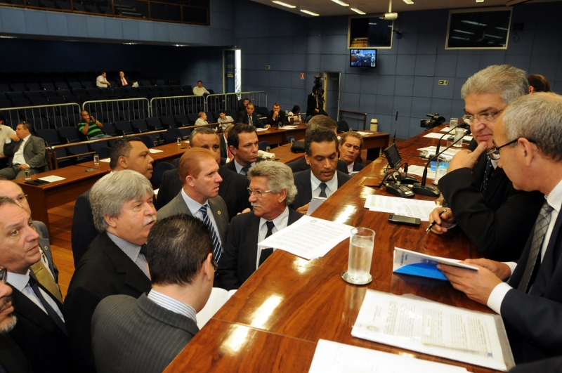 Plenário aprova 12 projetos do Executivo em extraordinárias