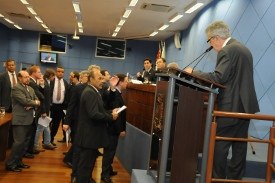 Prefeito veta três projetos aprovados na Câmara