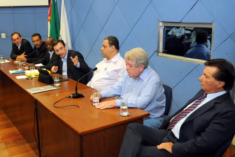 Projeto quer aumentar em 36 vezes valor de licença para antenas