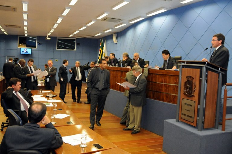Plenário mantém vetos do Executivo 