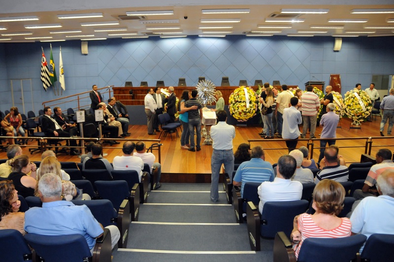 Velório do ex-vereador Luiz Riguetti acontece na Câmara