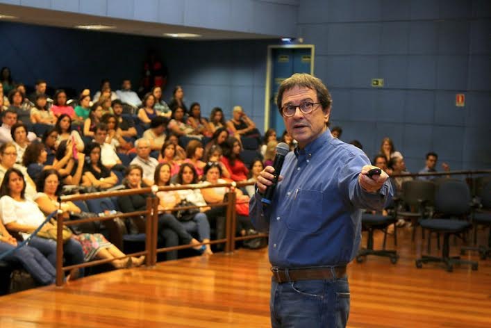 Palestra de Capelatto lota plenário