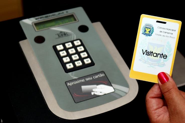 Segurança e planejamento de recursos:  Câmara institui cartão de identificação para entrada e saída de funcionários, prestadores de serviço e visitantes