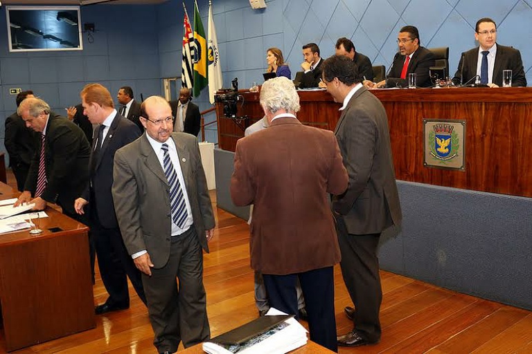 Vereadores aprovam em definitivo a doação de terreno à Receita Federal e, em primeira análise, vale-alimentação para famílias em vulnerabilidade