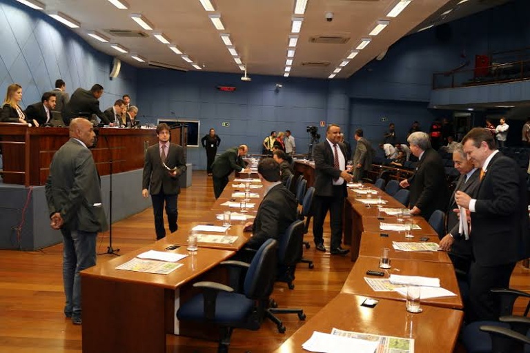 Vereadores aprovam em primeira discussão cargos para novo conselho tutelar e isenção de IPTU para imóveis até 55 m2