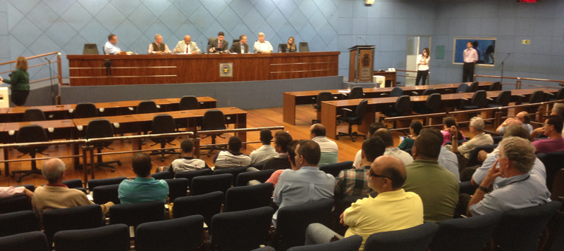 Audiência Pública do PL AntiUber é marcada por apoio ao projeto e questionamentos à ausência de fiscalização ao aplicativo; Constituição garante que regulamentação é municipal