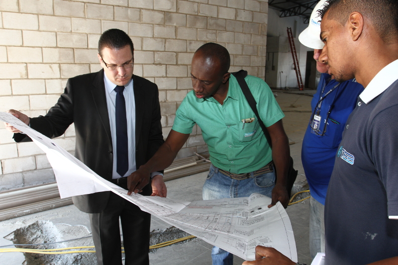 Autor das leis que criam os distritos do Ouro Verde e Campo Grande, presidente Rafa Zimbaldi visita as obras das futuras subprefeituras