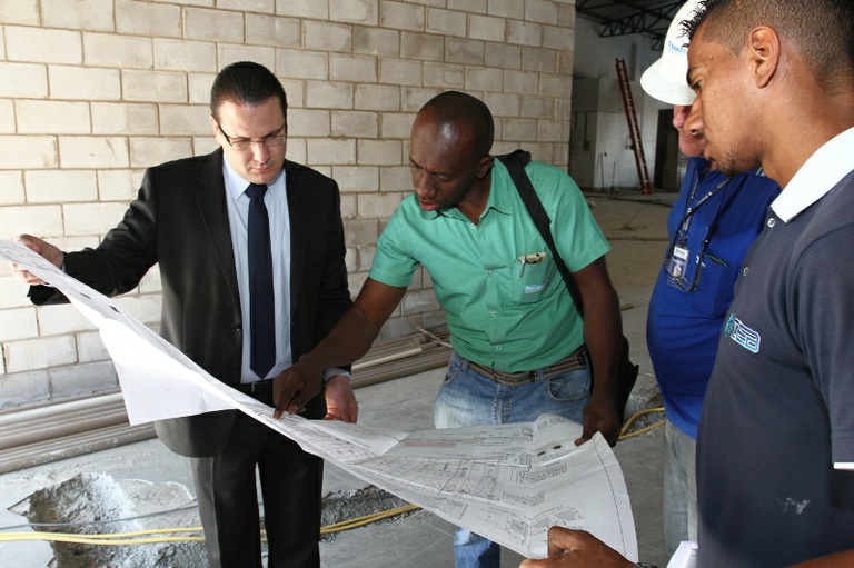 Autor das leis que criam os distritos do Ouro Verde e Campo Grande, presidente Rafa Zimbaldi visita as obras das futuras subprefeituras