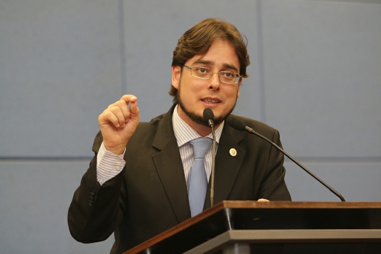 Pedro Tourinho quer proibir doadores de campanha de participarem de licitações públicas