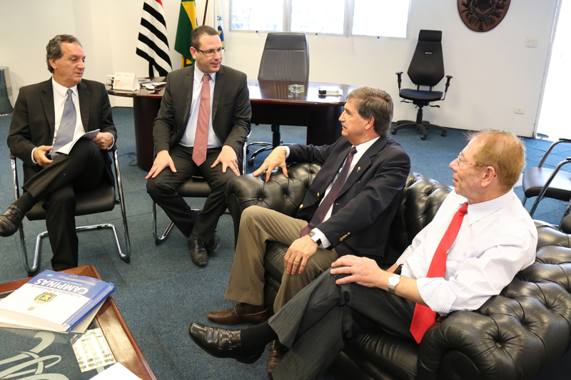 Rossini e senador italiano discutem com Prefeitura e presidência da Câmara complexo hospitalar de combate ao câncer em Campinas