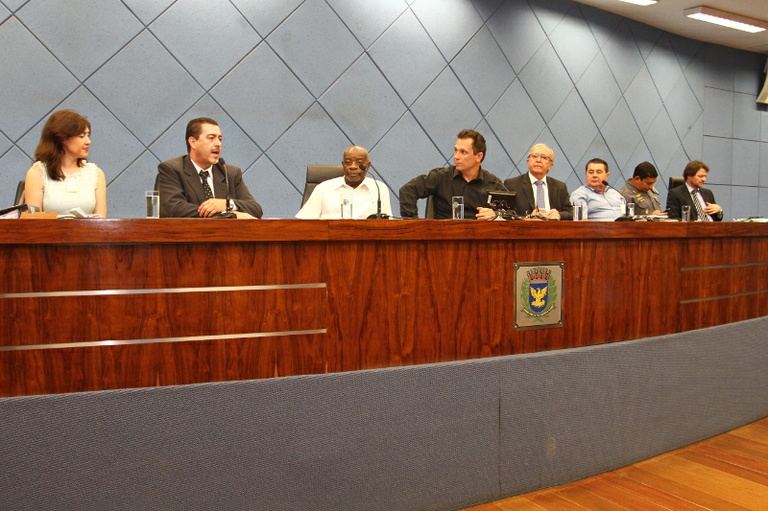 Tico Costa irá propor lei para regularizar profissão de vigia