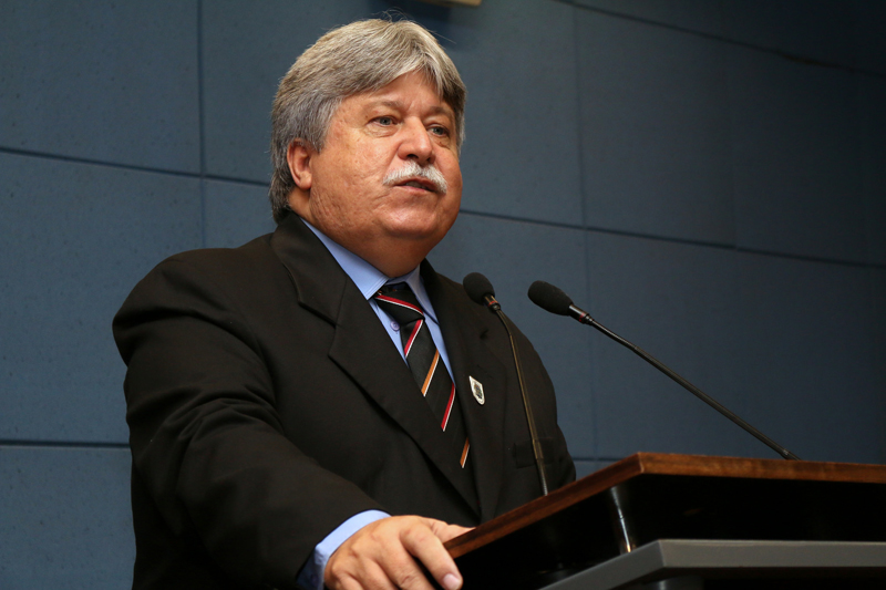 Vereador Schneider preside sessão solene na paróquia Santa Edwiges nesta sexta