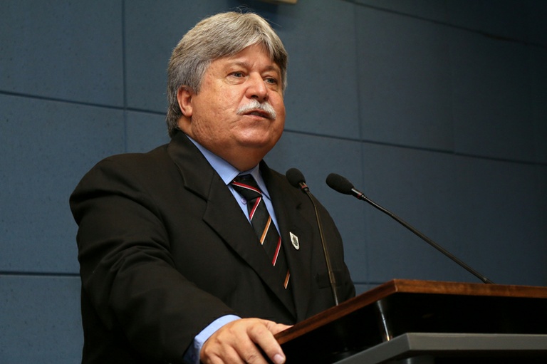 Vereador Schneider preside sessão solene na paróquia Santa Edwiges nesta sexta